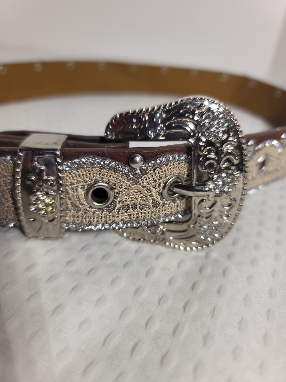 Women’s Decorative Western-Style Belt in Beige with Silver Buckle